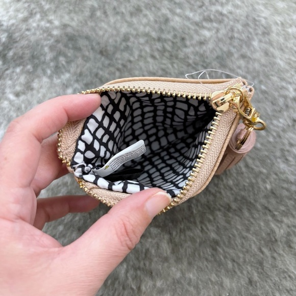 NWT Francesca’s Zipper Pouch - Picture 8 of 10